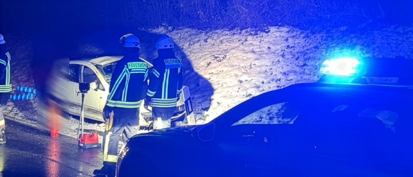 Du betrachtest gerade Auslaufende Betriebsstoffe nach PKW-Verkehrsunfall (Alarmstufe G1)